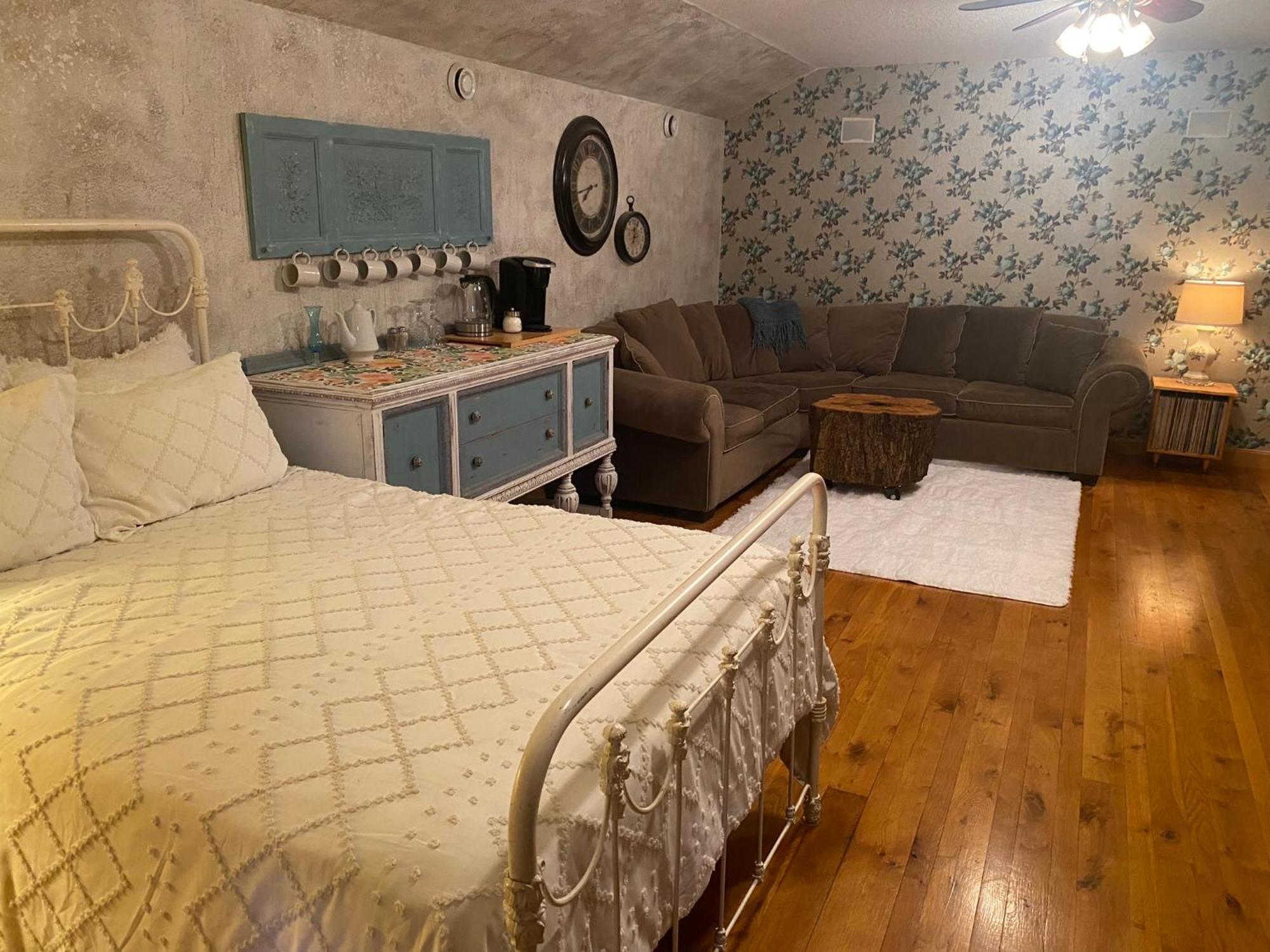 Bed And Breakfast Suite At The Wooded Retreat Pine City エクステリア 写真